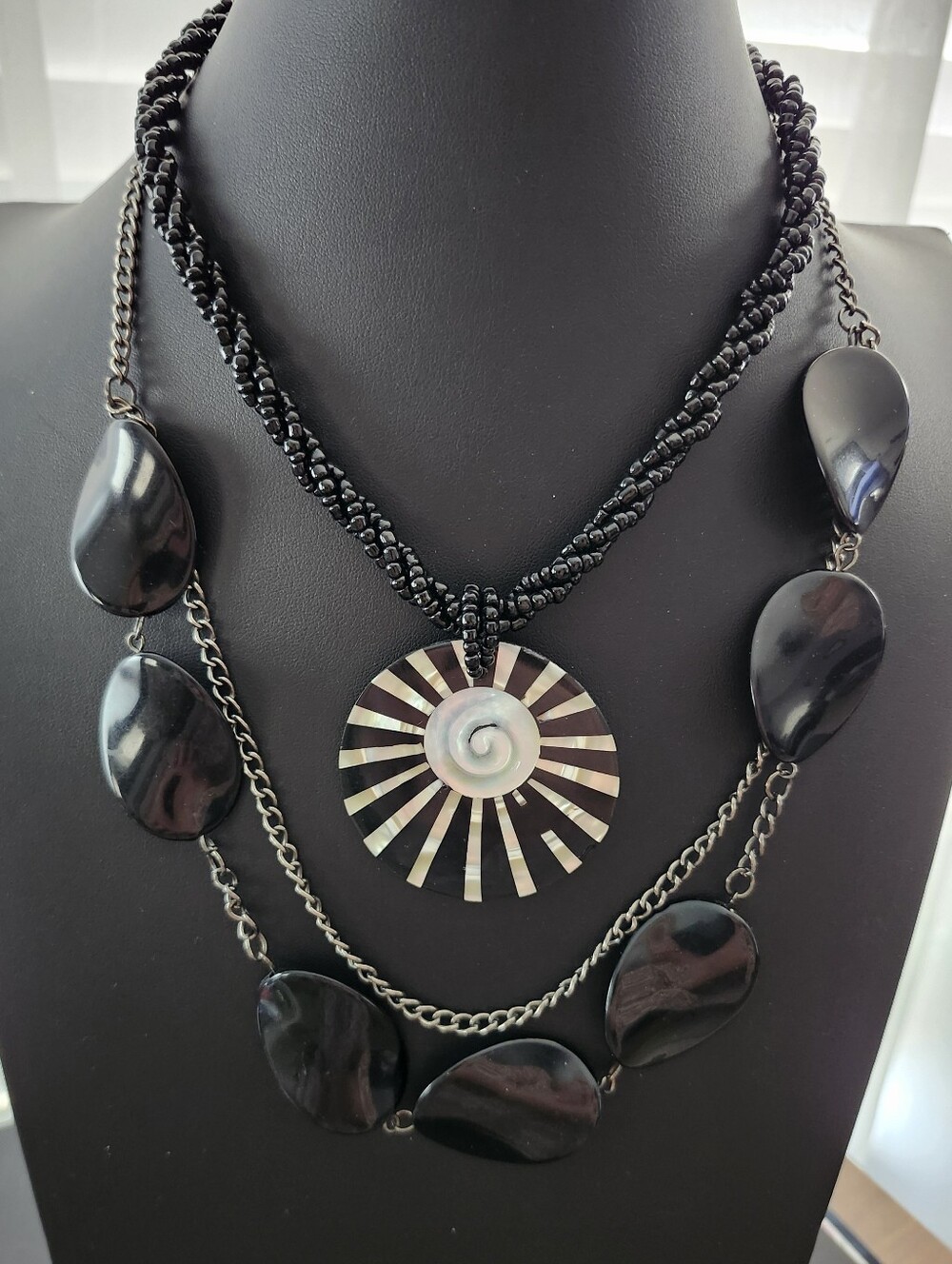 Shell-look Seed Bead Necklace (2)